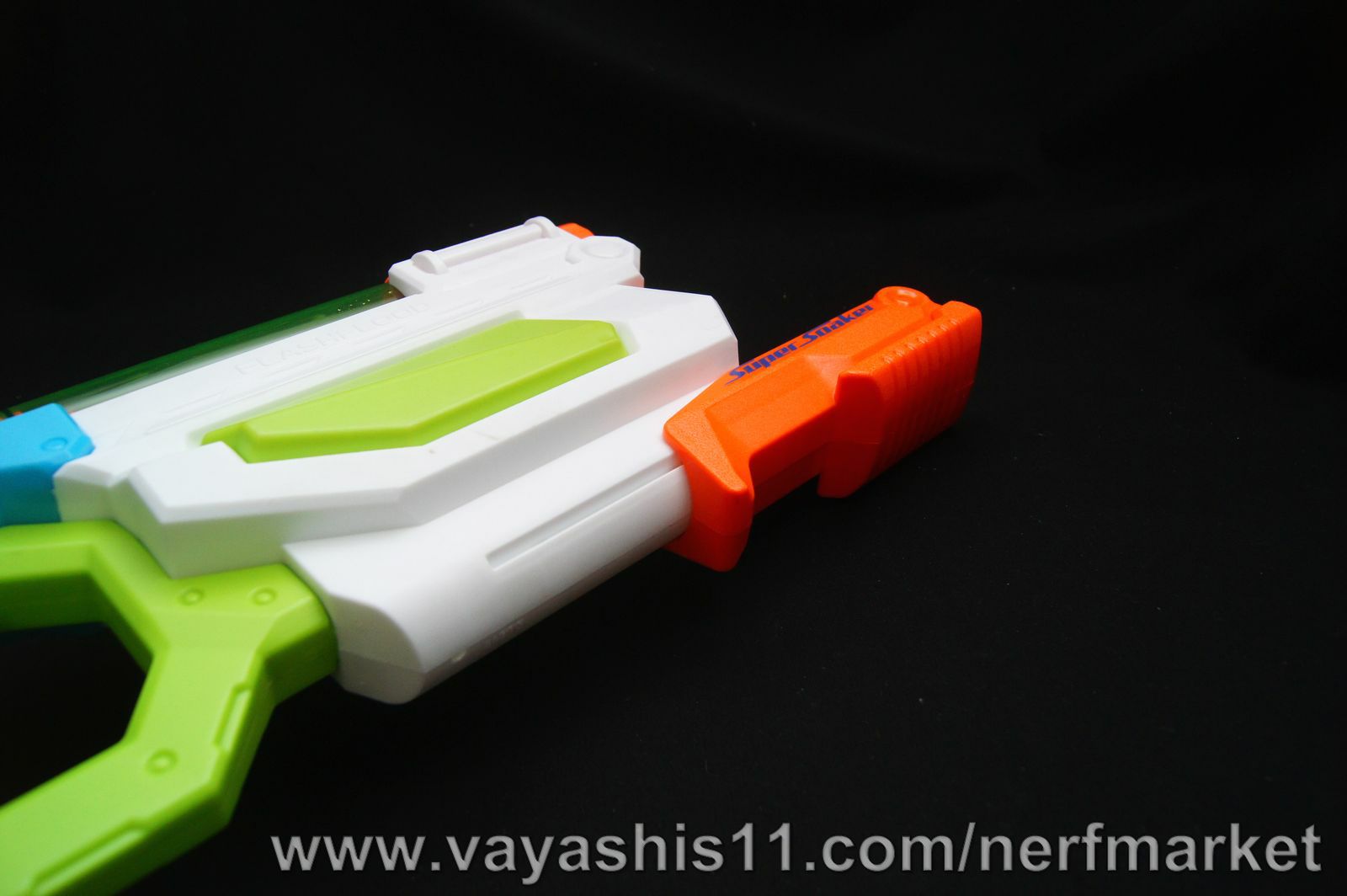 レビュー スーパーソーカー フラッシュフルード 2段構えの高火力水鉄砲 ただし燃費は最悪